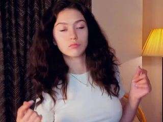 le modèle nikifenison est en webcam porno dans un show sur le site camsoda, il possède les tags suivants: ahegao,solo show,natural,no drinking,ohmibod,oil,pussy,sex toys,skinny,small tits,solo,spank,lush,spanking,squirt,squirter,strip,tease,teen 18,twerk
