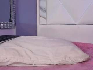 Live cam show with Perla-Cambell