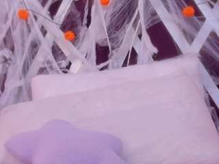 Sky Saenz live cam preview