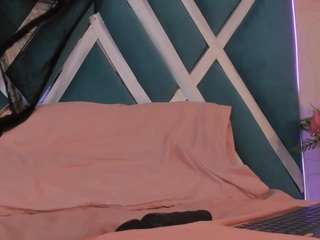 Sky Saenz live cam preview