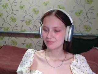 adrienarend Live Webcam on CamSoda