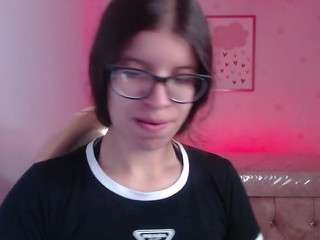 Ce modèle est en direct maintenant. kailee-ch