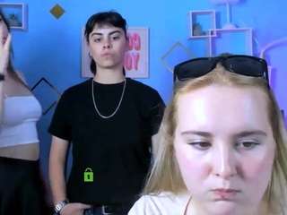 Live cam show with shadow-kiss