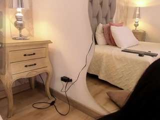 zharia-lux25 Sex Cam Show