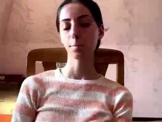 Live cam show with GeneviveIffland