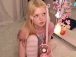 Ten model jest teraz na żywo. lolabunny2008