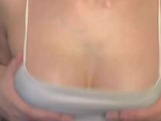 This model is live right now. doriadamczyk