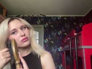 Model ini sedang live sekarang. alexandratahon
