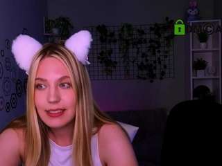 angie-foxy