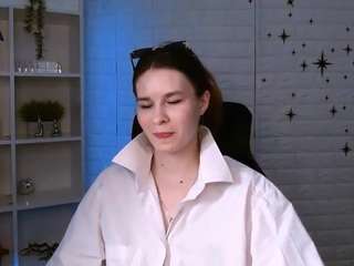 angie-foxy