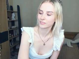 CecilaChars live cam preview