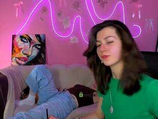 cristin-kisses