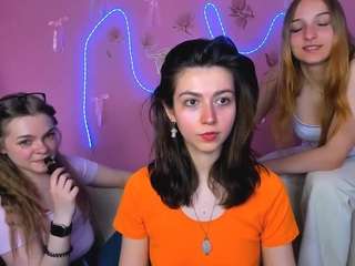 Ten model jest teraz na żywo. cristin-kisses