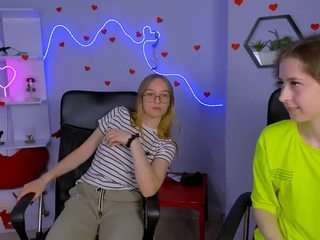 cristin-kisses