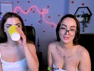 cristin-kisses