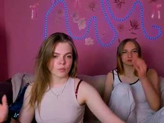 cristin-kisses