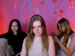 cristin-kisses