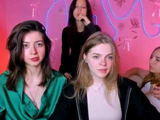 le modèle cristin-kisses est en webcam porno dans un show sur le site camsoda, il possède les tags suivants: ahegao,blue eyes,cock rating,drinking,foot fetish,sexting,skinny,smoking,spanking,teen 18,young adult,blonde hair,hd,small tits