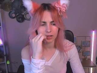 cristin-kisses