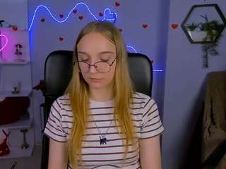cristin-kisses