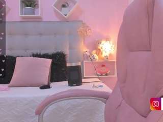 Dulcepowll live webcam show
