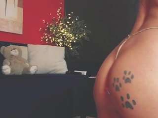 selenaalluree live webcam show