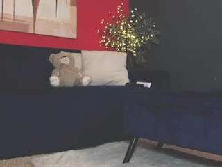 selenaalluree live webcam show