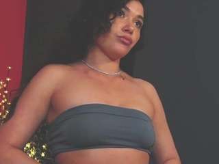 selenaalluree live webcam show