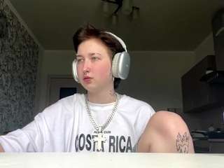 Questo modello è in diretta ora. betsydenogean