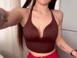 Ten model jest teraz na żywo. jessicampanelli