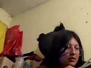 kumy2002 live webcam show