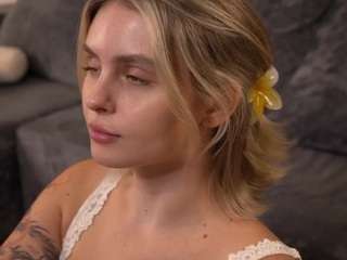 LunneaEvienne live webcam show