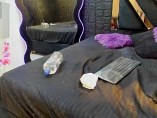 Queenjen live webcam show