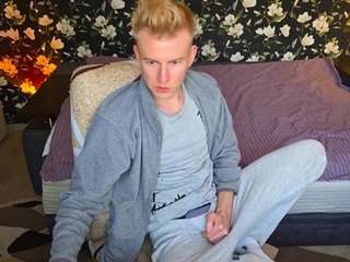blondboylive webcam