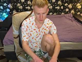 Acest model este live acum. blondboylive