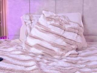 Cherlynn's cam show statistics and live stream