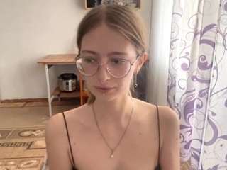 OdaRabine live webcam show