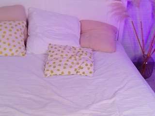 Live webcam model lilsuzy on Soda Cams