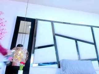 manelykswift live webcam show