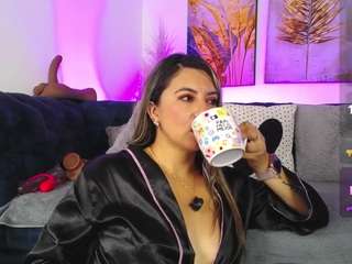 Live cam show with may-wood
