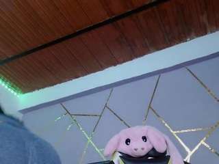 Queen-carolbigtits live cam preview