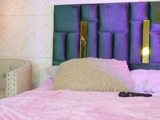 emilia-monroee Live Webcam on CamSoda