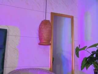 emilia-monroee live webcam show