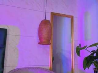 emilia-monroee live webcam show