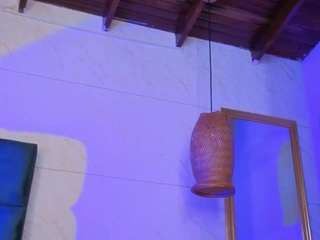 Emilia-Monroee live webcam show