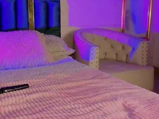 Emilia-Monroee live cam