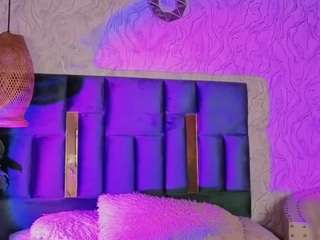 emilia-monroee's live room