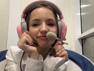 le modèle jenstam est en webcam porno dans un show sur le site camsoda, il possède les tags suivants: teen 18,young adult,hd