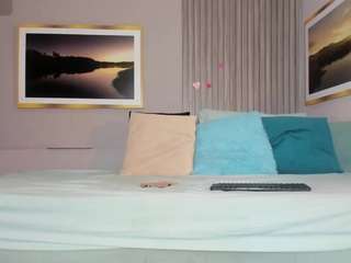 nahomii-skonee live webcam show