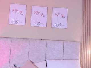 le modèle star-doll est en webcam porno dans un show sur le site camsoda, il possède les tags suivants: ahegao,sexy,lush,naked,nasty,natural,orgasm,pov,public,skinny,ass bouncing,squirt,striptease,tattoos,teen 18,twerk,wet,young adult,lingerie,latina